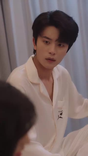 《带崽闪婚千亿霸总宠上天》（69集）短剧在线免费看全集