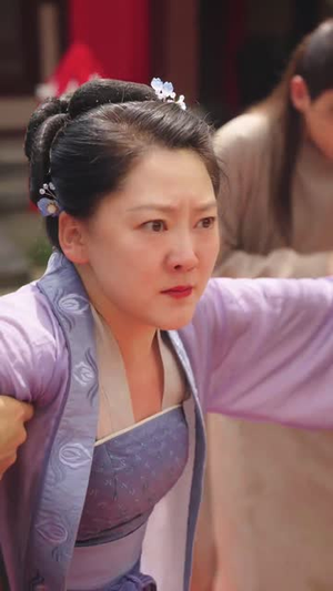 《卖菜大妈竟是皇嫂》（91集）免费短剧全集畅快看