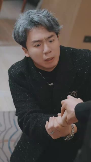 《离婚当晚前妻脸被打肿了》（60集）一口气追完短剧全集