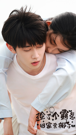 《捡了个霸总回家卖椰子》（70集）爆笑短剧在线完整看