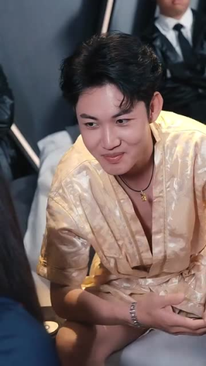 《女帝出山》（50集）短剧在线免费全集嗨看不停