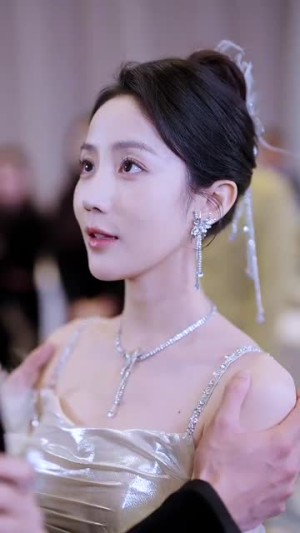 《她似星星，光芒万丈》（75集）短剧免费在线看全集