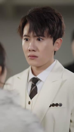 《我和首富交换了人生》（92集）短剧免费全集看个过瘾