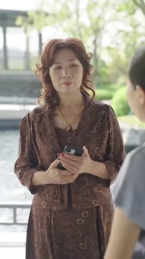 《年过半百她美又飒》（71集）看短剧全集畅享不停