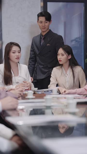 《当草根遇见进化系统》（104集）畅快看短剧全集无阻