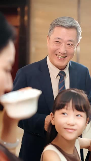 《萌宝告状，农民工爹地是战神》(60集) 短剧免费畅看全集