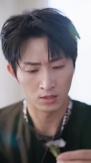 《鸢尾盛开时恋她成瘾》（20集）在线短剧免费看不停