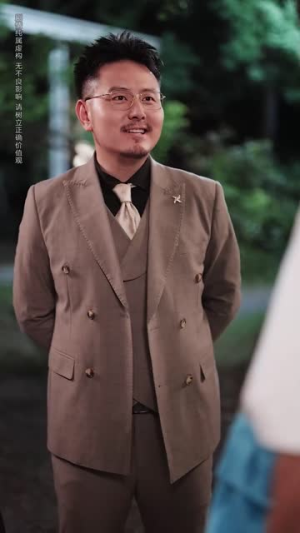 《绑定朋友圈系统我成香饽饽》（75集）免费短剧全集嗨看