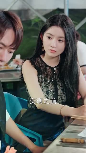 《觉醒后校花哭着说爱我》（71集）爆款短剧在线追不停