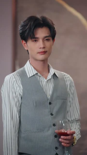 《玫瑰于灰烬中重绽》（65集）短剧精品在线看不停