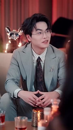 《荆棘玫瑰，以身入局》（70集）在线短剧畅快追剧